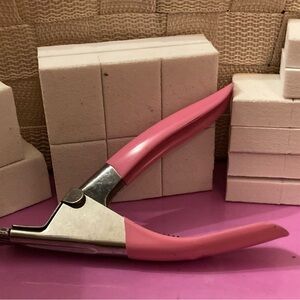 Artificial nail trimmers